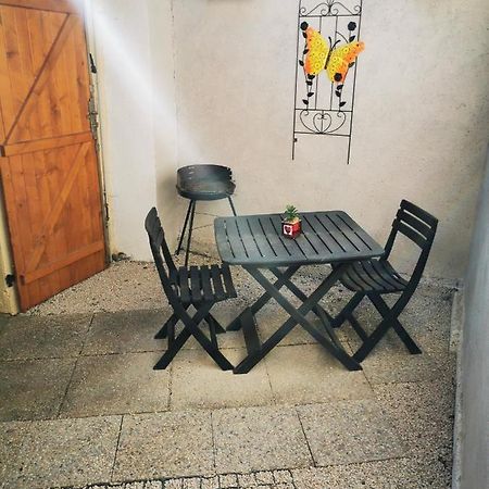 Studio Tres Agreable Totalement Independant Dans Maison Avec Cour Sans Vis A Vis Villa Vittel Exterior photo